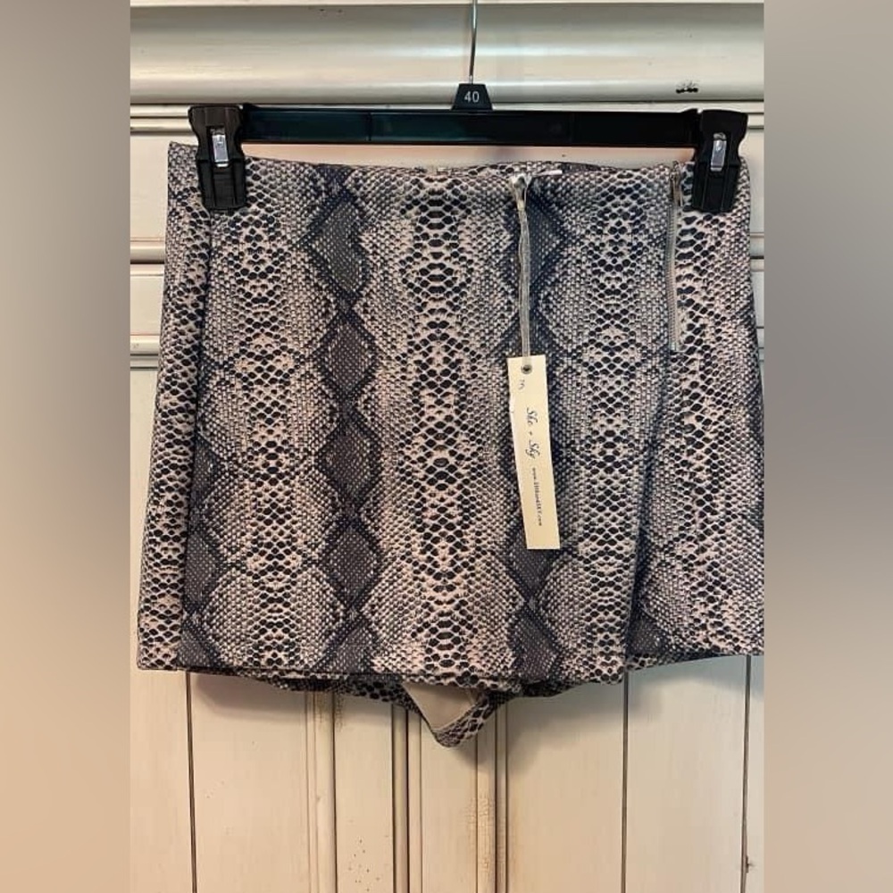 Adorable Soft Snakeskin Print She +Sky Skort